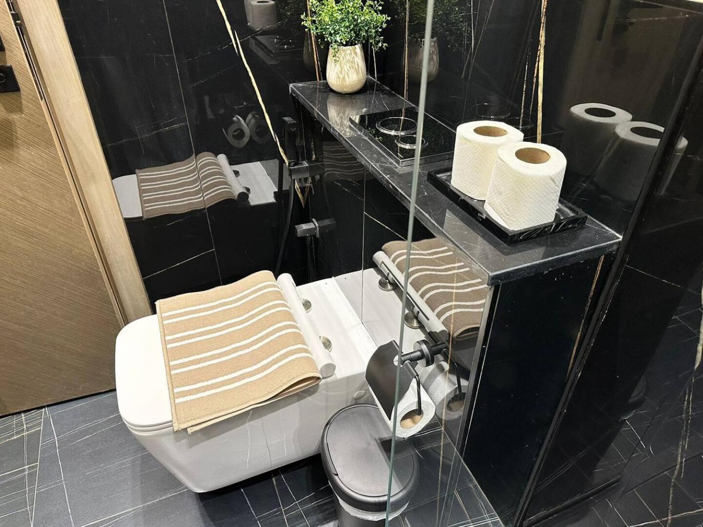 Elegant With Burj Khalifa & Canal Views *